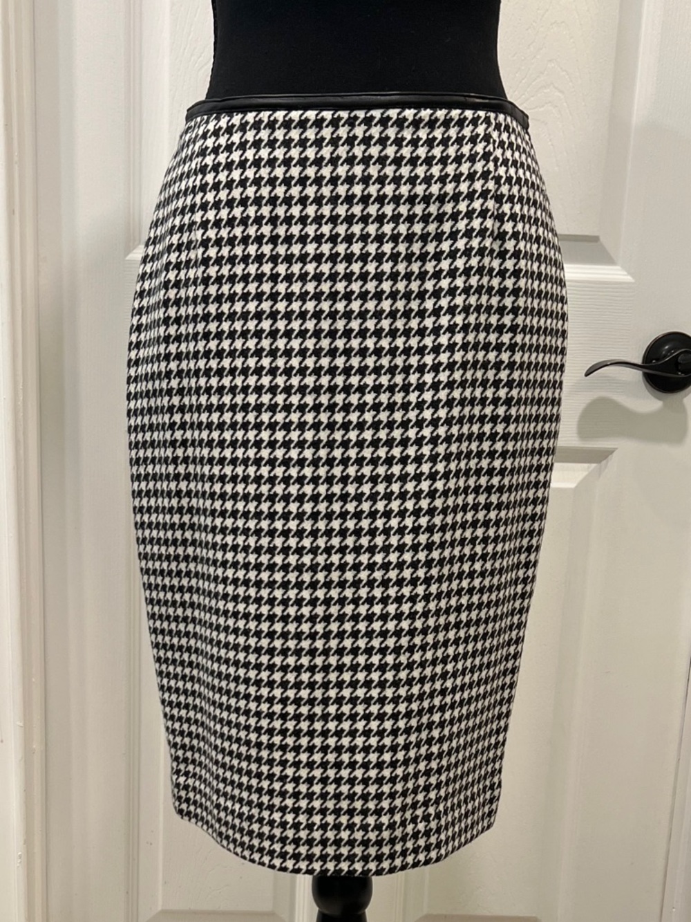Kate Hill Black & White Houndstooth Pencil Skirt Woolmark Blend tag